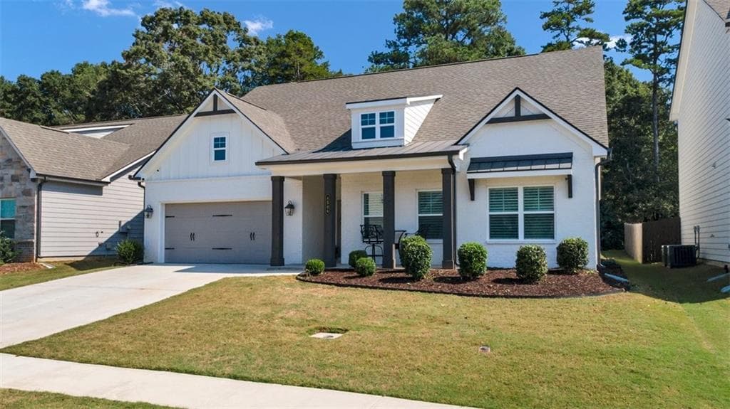 4 bedroom, 3 bathroom, 2,338 sq ft single family residence for sale at 4506 Silver Oak Drive, Gainesville, GA 30504 — photo 2