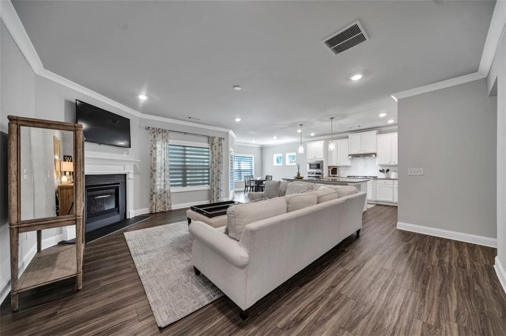 4 bedroom, 3 bathroom, 2,338 sq ft single family residence for sale at 4506 Silver Oak Drive, Gainesville, GA 30504 — photo 6