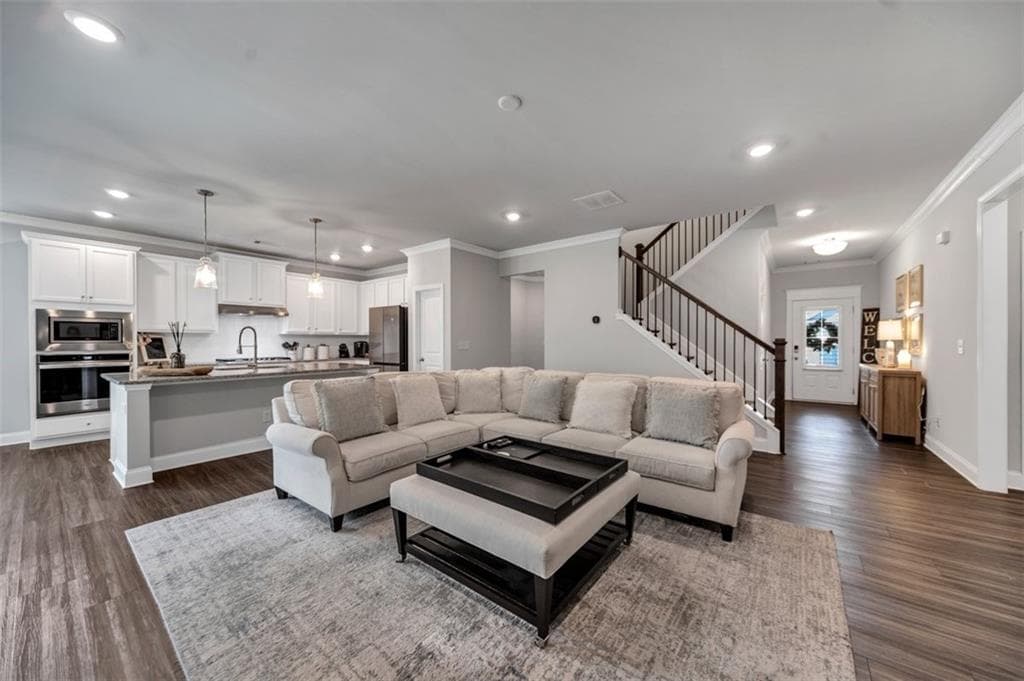 4 bedroom, 3 bathroom, 2,338 sq ft single family residence for sale at 4506 Silver Oak Drive, Gainesville, GA 30504 — photo 8