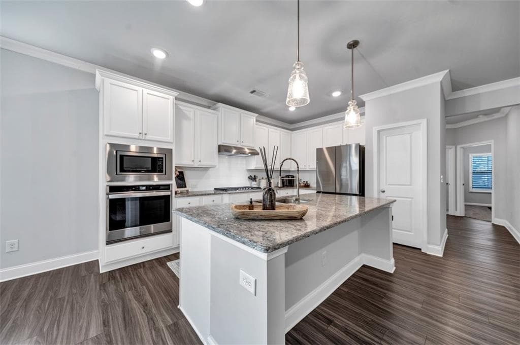 4 bedroom, 3 bathroom, 2,338 sq ft single family residence for sale at 4506 Silver Oak Drive, Gainesville, GA 30504 — photo 10