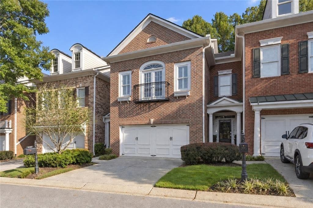 2 bedroom, 3 bathroom, 2,459 sq ft townhouse for sale at 3105 Village Green Drive, Roswell, GA 30075 — photo 2