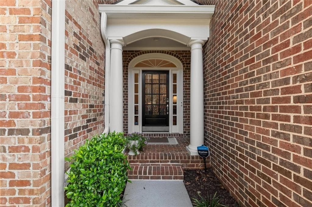 2 bedroom, 3 bathroom, 2,459 sq ft townhouse for sale at 3105 Village Green Drive, Roswell, GA 30075 — photo 3