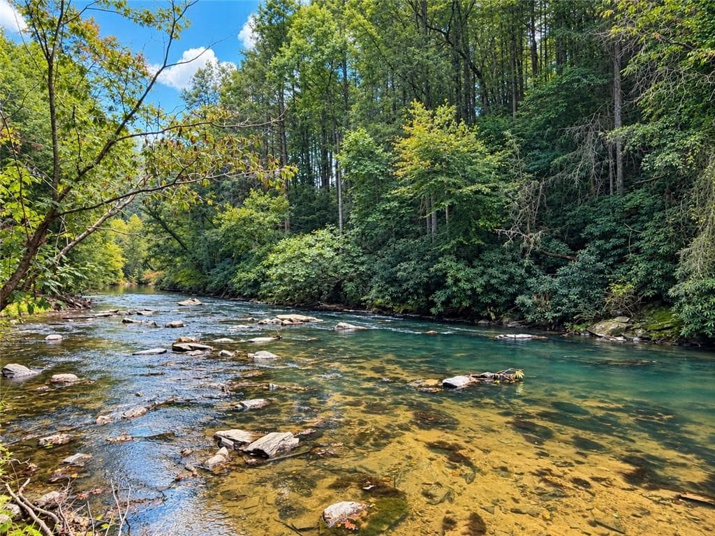 3 bedroom, 3 bathroom, 1,904 sq ft single family residence for sale at 525 Gallery Court, Ellijay, GA 30540 — photo 5