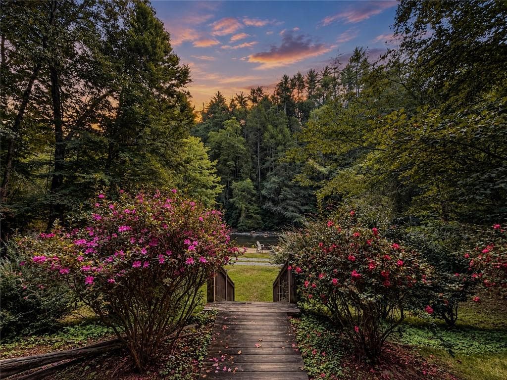 3 bedroom, 3 bathroom, 1,904 sq ft single family residence for sale at 525 Gallery Court, Ellijay, GA 30540 — photo 6