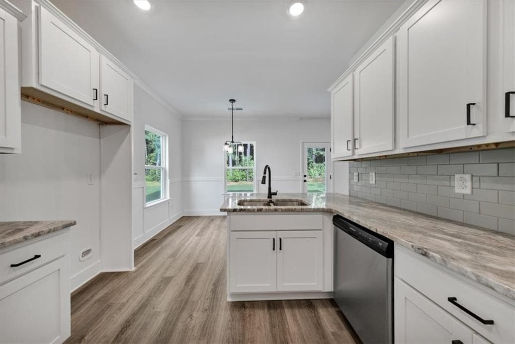 3 bedroom, 3 bathroom, 1,643 sq ft single family residence for sale at 215 Laney Drive, Carrollton, GA 30117 — photo 2