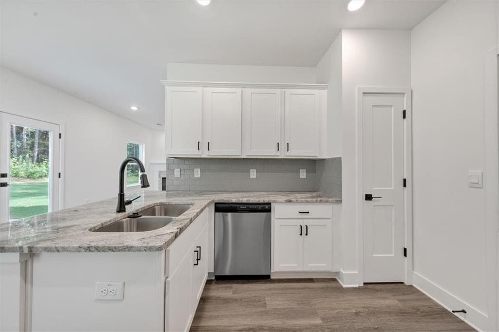 3 bedroom, 3 bathroom, 1,643 sq ft single family residence for sale at 215 Laney Drive, Carrollton, GA 30117 — photo 3