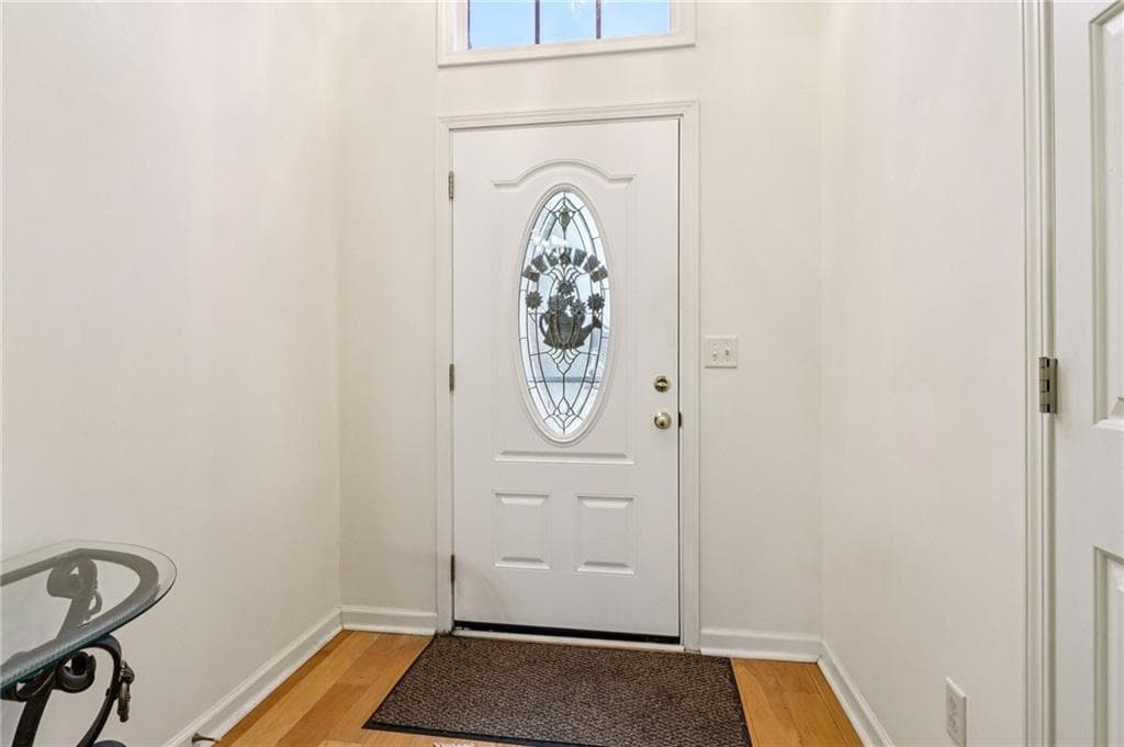 3 bedroom, 2 bathroom, 1,922 sq ft single family residence for sale at 7105 Timberbrooke Drive, Gainesville, GA 30506 — photo 3