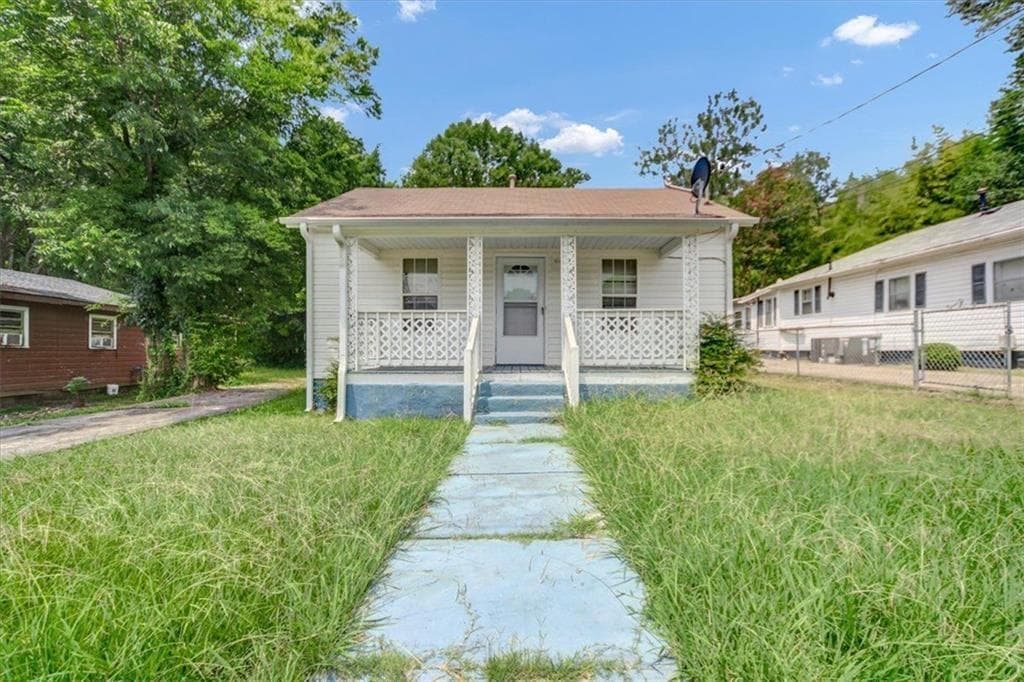 3 bedroom, 1 bathroom, 976 sq ft single family residence for sale at 212 Nixon Avenue, Rome, GA 30161 — photo 2