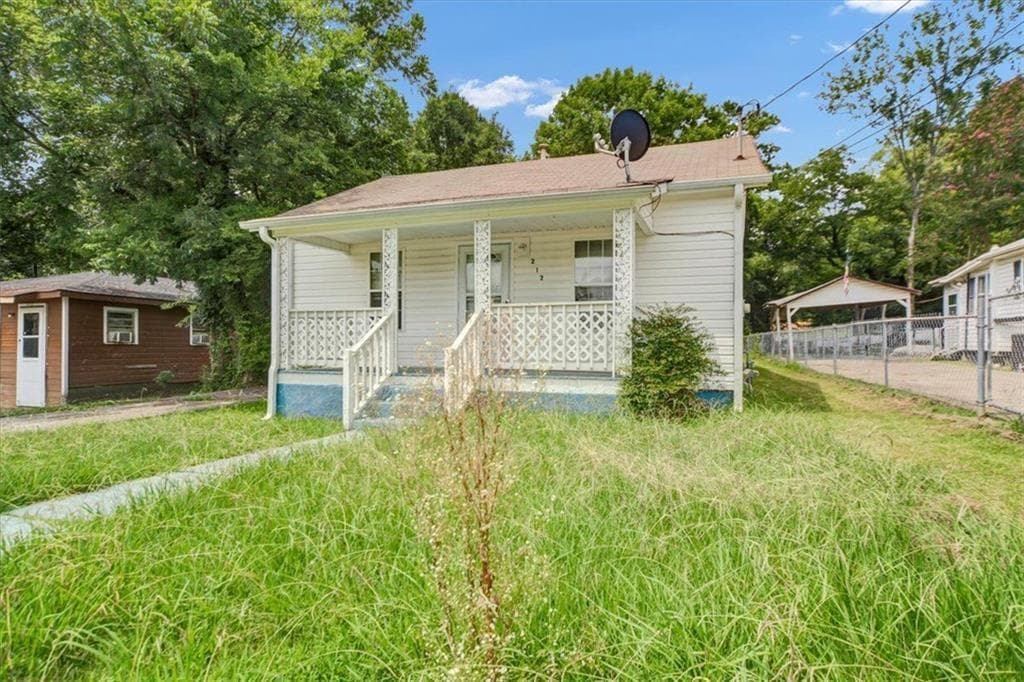 3 bedroom, 1 bathroom, 976 sq ft single family residence for sale at 212 Nixon Avenue, Rome, GA 30161 — photo 3