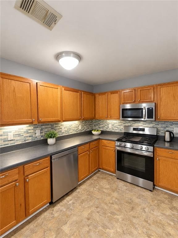 3 bedroom, 4 bathroom, 2,230 sq ft single family residence for sale at 7216 Mountain Laurel Way, Stockbridge, GA 30281 — photo 7