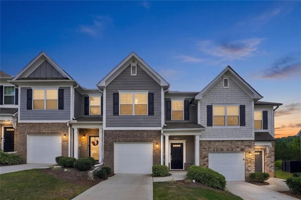 3 bedroom, 3 bathroom, 1,552 sq ft townhouse for sale at 5699 Union Pointe Drive, Union City, GA 30291