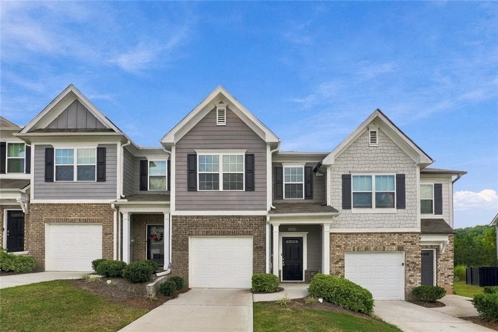 3 bedroom, 3 bathroom, 1,552 sq ft townhouse for sale at 5699 Union Pointe Drive, Union City, GA 30291 — photo 2
