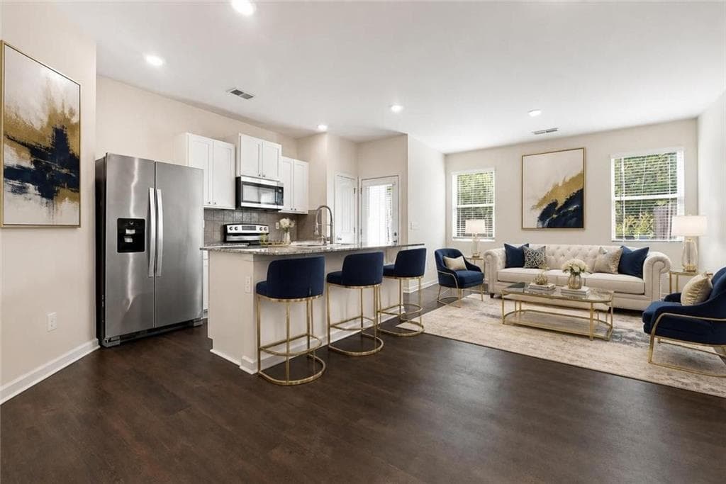 3 bedroom, 3 bathroom, 1,552 sq ft townhouse for sale at 5699 Union Pointe Drive, Union City, GA 30291 — photo 3