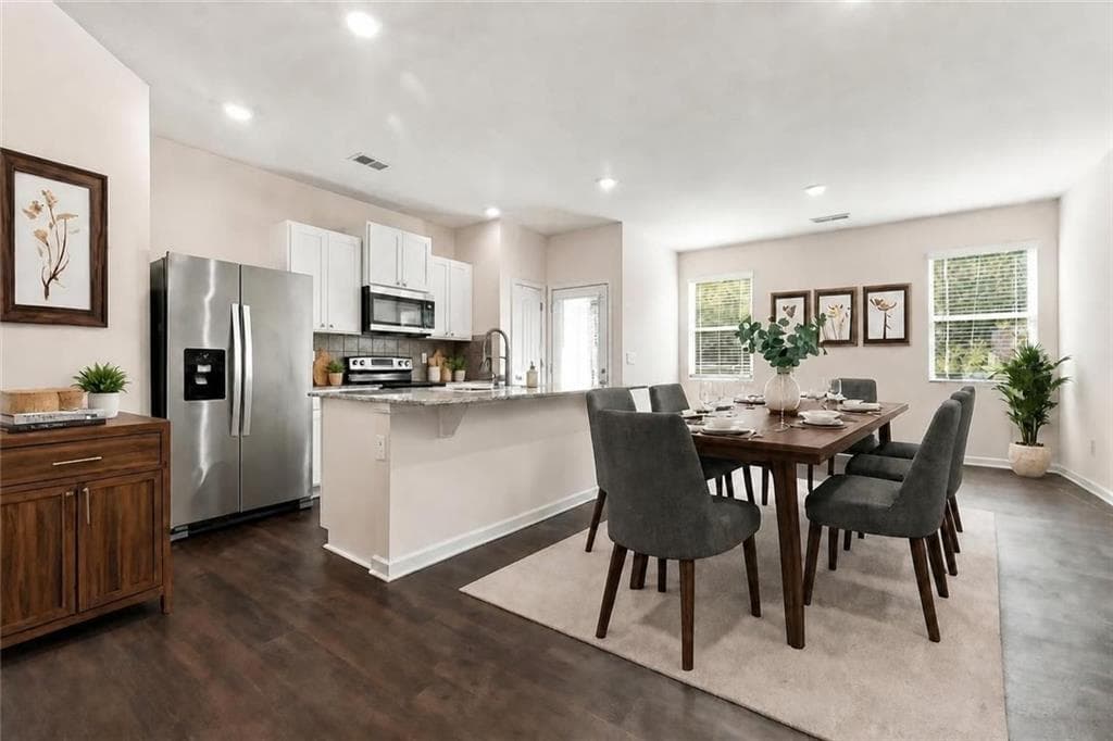3 bedroom, 3 bathroom, 1,552 sq ft townhouse for sale at 5699 Union Pointe Drive, Union City, GA 30291 — photo 4