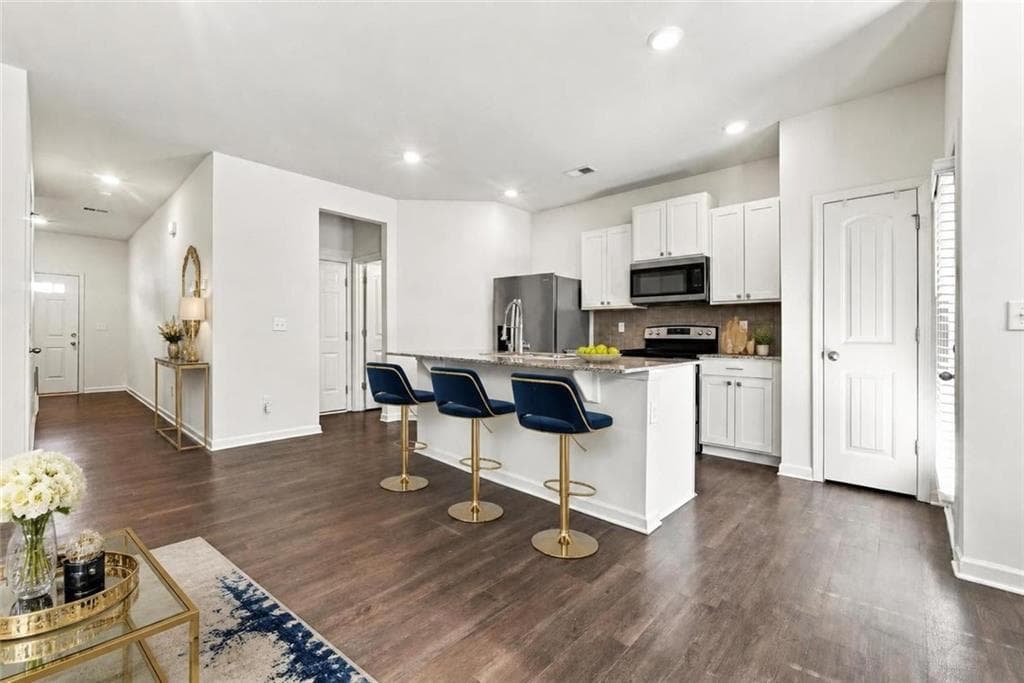 3 bedroom, 3 bathroom, 1,552 sq ft townhouse for sale at 5699 Union Pointe Drive, Union City, GA 30291 — photo 6