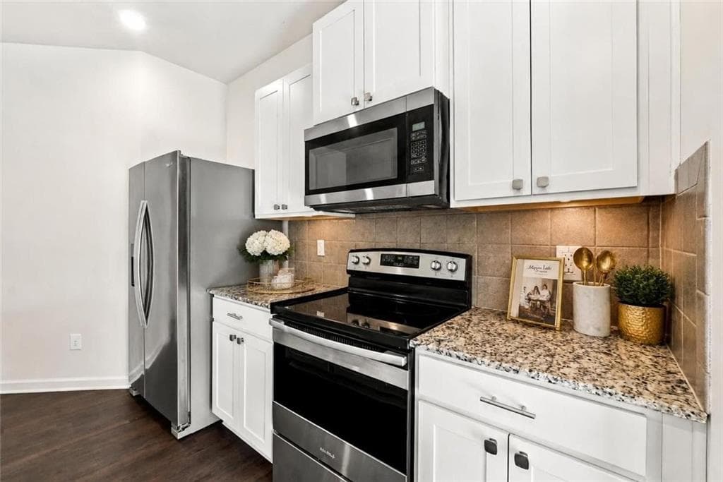 3 bedroom, 3 bathroom, 1,552 sq ft townhouse for sale at 5699 Union Pointe Drive, Union City, GA 30291 — photo 8