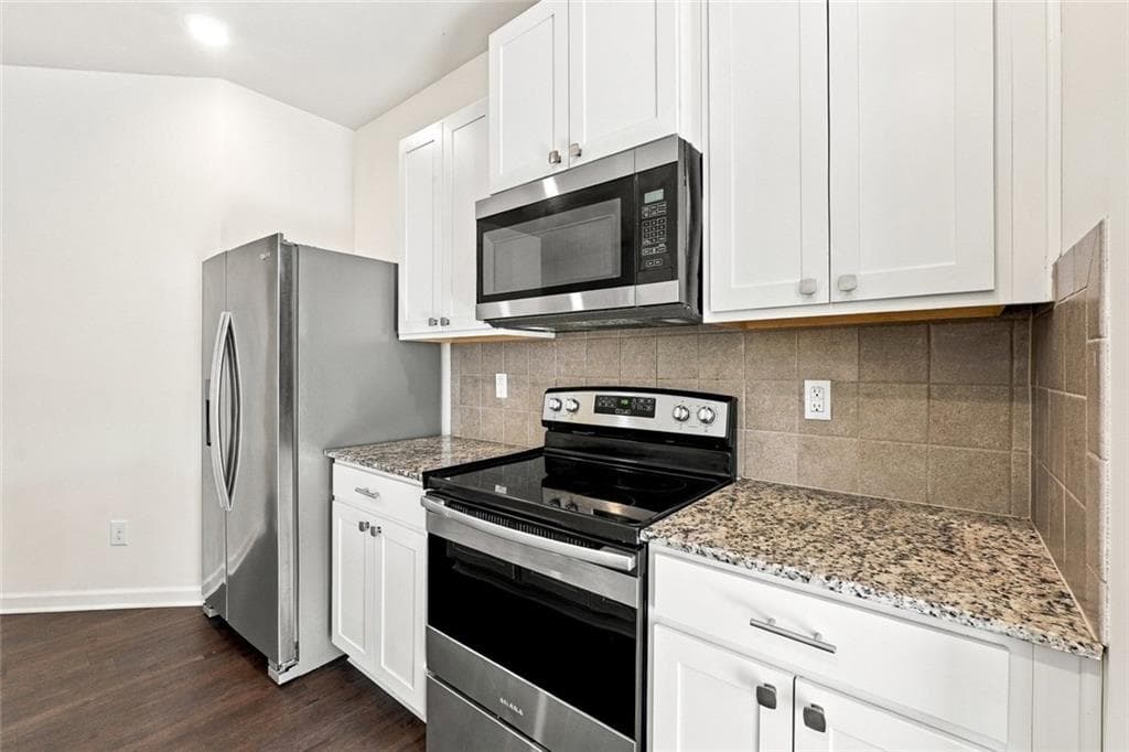 3 bedroom, 3 bathroom, 1,552 sq ft townhouse for sale at 5699 Union Pointe Drive, Union City, GA 30291 — photo 9