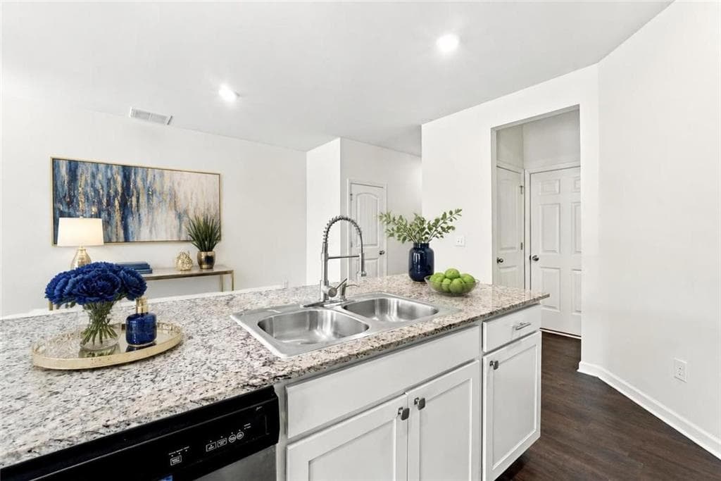 3 bedroom, 3 bathroom, 1,552 sq ft townhouse for sale at 5699 Union Pointe Drive, Union City, GA 30291 — photo 10