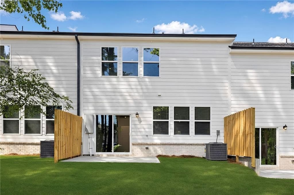 3 bedroom, 3 bathroom, 1,831 sq ft townhouse for sale at 2046 Presley Point, Lawrenceville, GA 30044 — photo 2