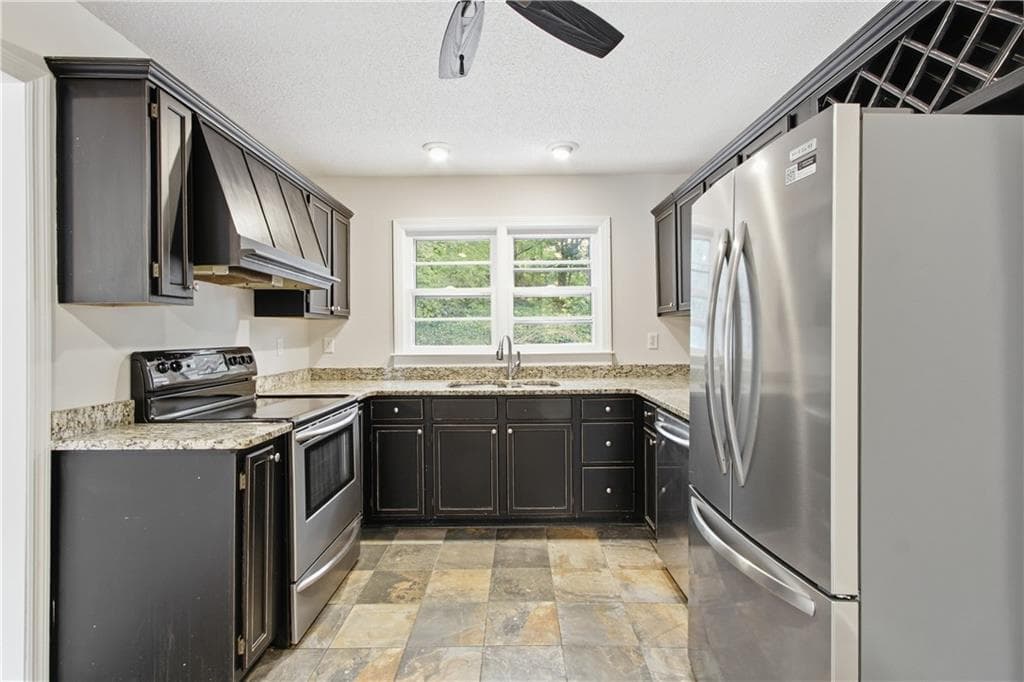 3 bedroom, 2 bathroom, 1,559 sq ft single family residence for sale at 217 Victory Drive, Calhoun, GA 30701 — photo 2