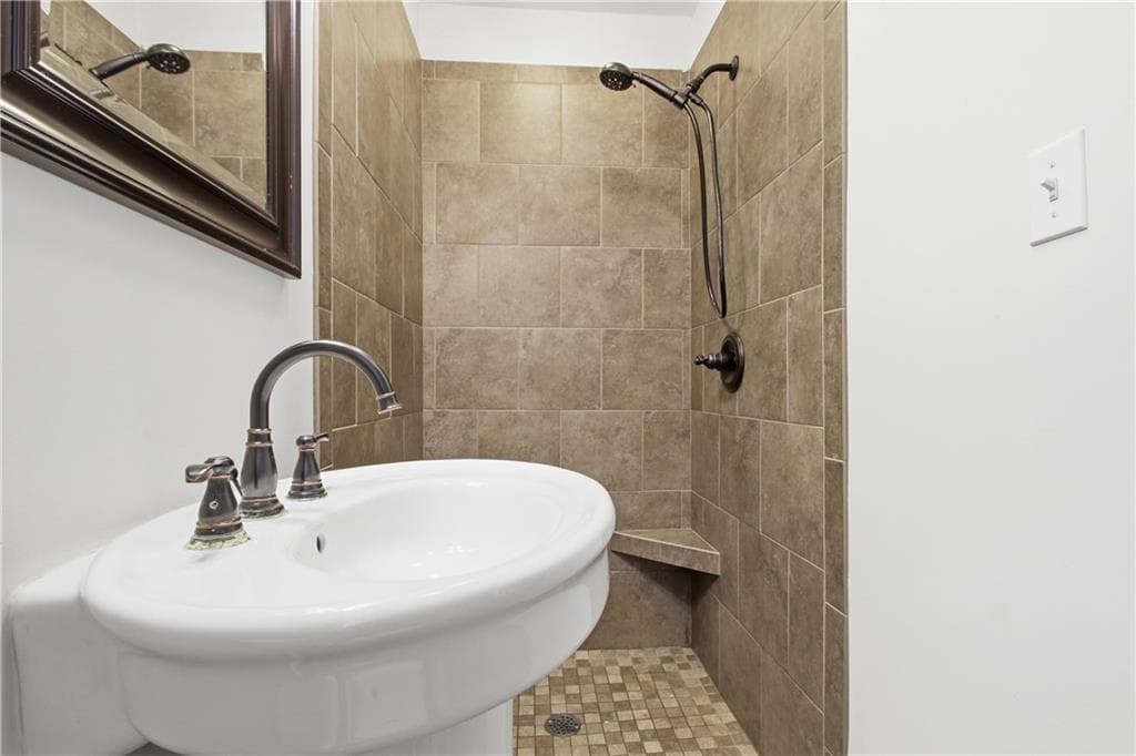 3 bedroom, 2 bathroom, 1,559 sq ft single family residence for sale at 217 Victory Drive, Calhoun, GA 30701 — photo 10