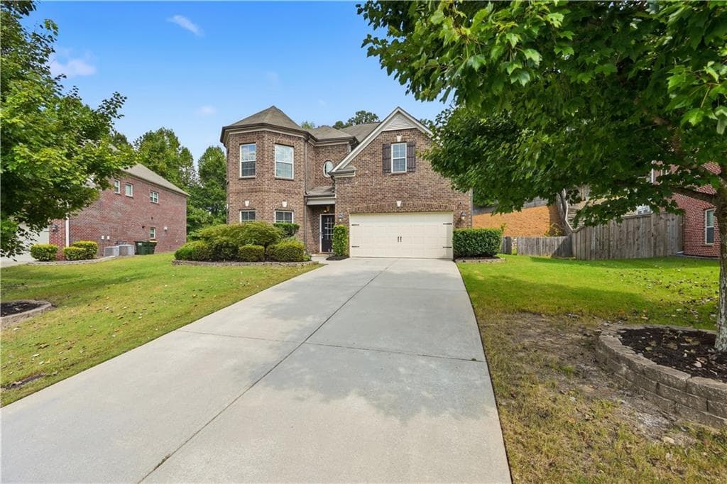 4 bedroom, 4 bathroom, 3,573 sq ft single family residence for sale at 5950 Somersby Circle, Alpharetta, GA 30005 — photo 2