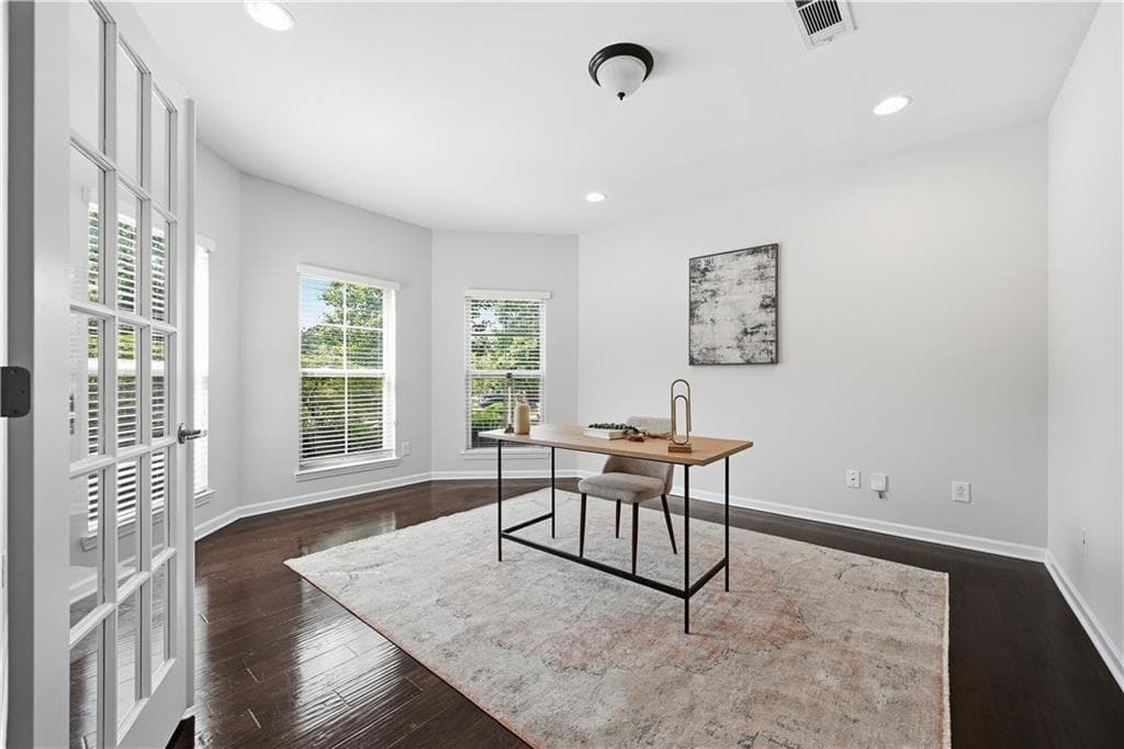 4 bedroom, 4 bathroom, 3,573 sq ft single family residence for sale at 5950 Somersby Circle, Alpharetta, GA 30005 — photo 7