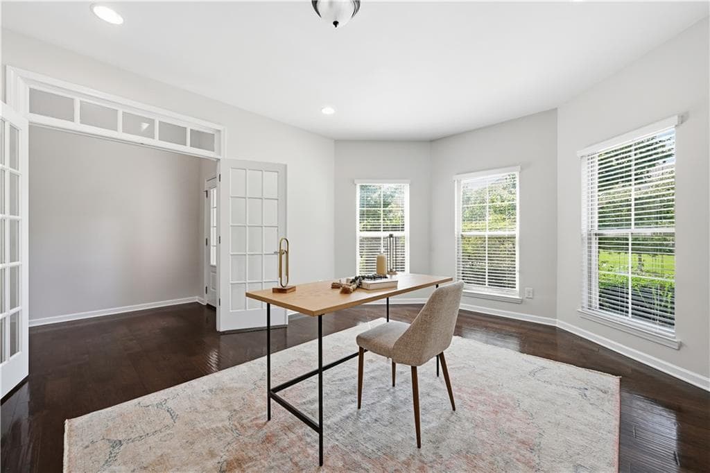 4 bedroom, 4 bathroom, 3,573 sq ft single family residence for sale at 5950 Somersby Circle, Alpharetta, GA 30005 — photo 6