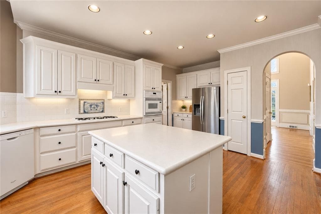 5 bedroom, 5 bathroom, 6,250 sq ft single family residence for sale at 350 Waters Bend, Johns Creek, GA 30022 — photo 8
