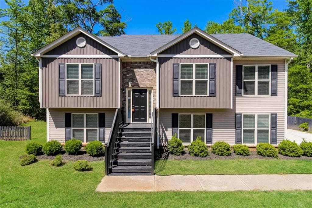 4 bedroom, 3 bathroom, 2,462 sq ft single family residence for sale at 1928 Paynes Point, Winder, GA 30680