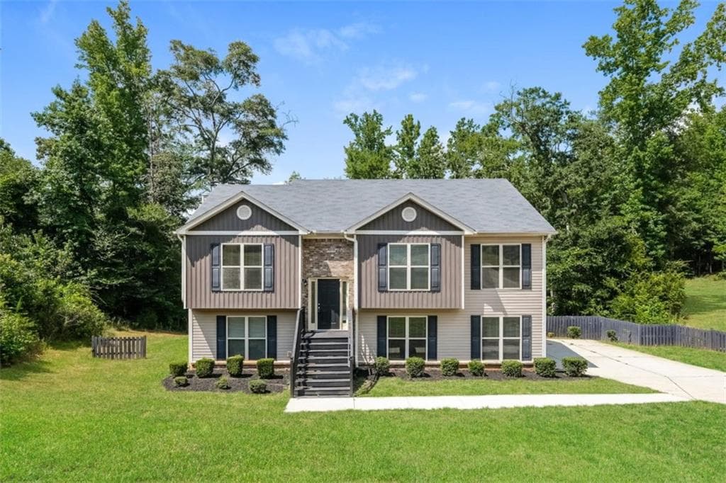 4 bedroom, 3 bathroom, 2,462 sq ft single family residence for sale at 1928 Paynes Point, Winder, GA 30680 — photo 2