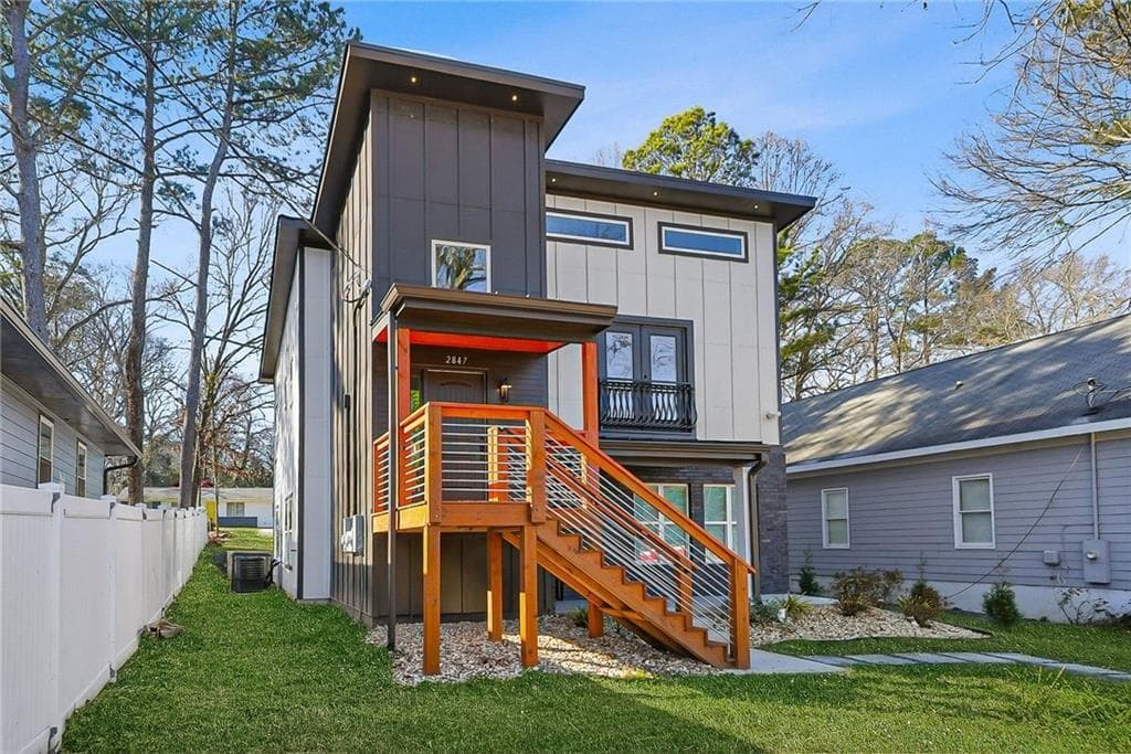 4 bedroom, 3 bathroom, 2,380 sq ft single family residence for sale at 2847 Forrest Hills Drive, Atlanta, GA 30315 — photo 2