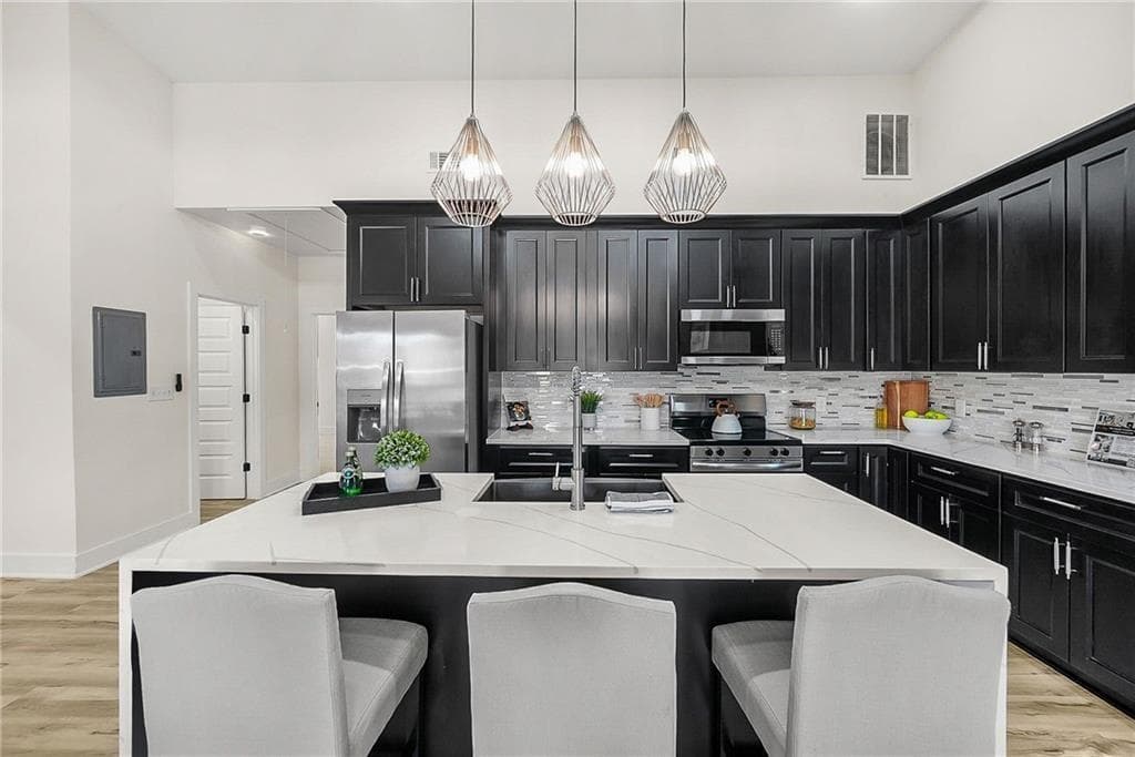 4 bedroom, 3 bathroom, 2,380 sq ft single family residence for sale at 2847 Forrest Hills Drive, Atlanta, GA 30315 — photo 6