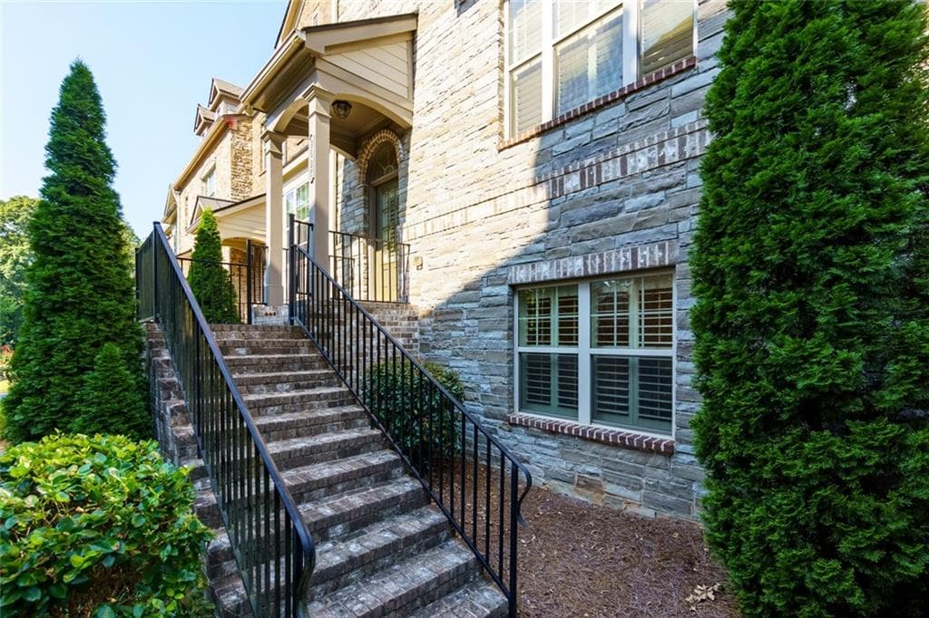 4 bedroom, 4 bathroom, 2,527 sq ft townhouse for sale at 2627 Vintage Drive, Alpharetta, GA 30009 — photo 3