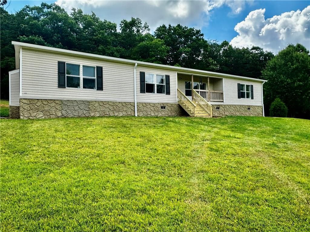 3 bedroom, 2 bathroom, 1,904 sq ft single family residence for rent at 15 Bonanza Lane, Young Harris, GA 30582 for $1,800 a month — photo 1 of 39
