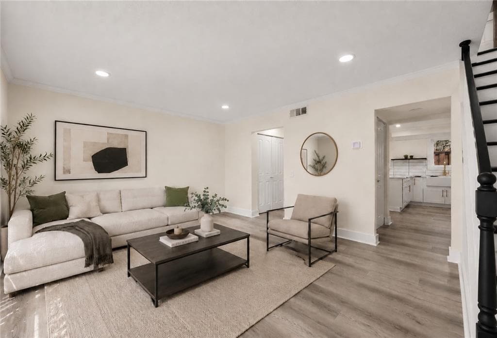 2 bedroom, 2 bathroom, 1,254 sq ft condominium under contract at 3298 Abbeywood Drive, Decatur, GA 30034
