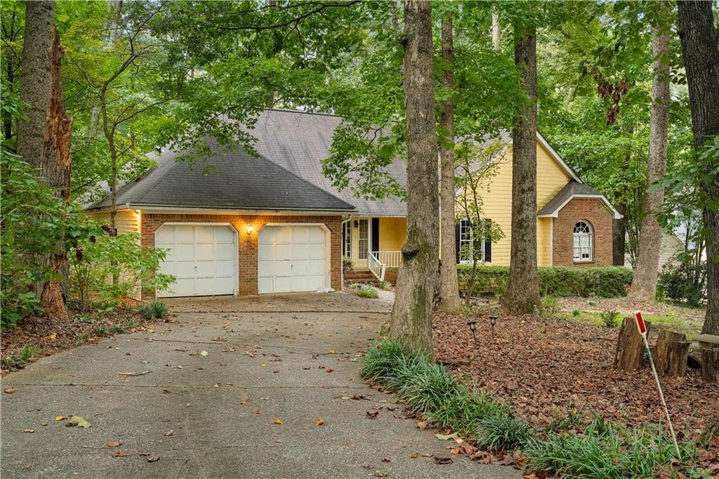 3 bedroom, 2 bathroom, 2,144 sq ft single family residence under contract at 350 Strawberry Wynde, Marietta, GA 30064