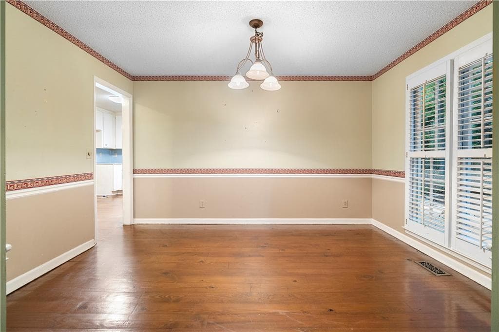3 bedroom, 2 bathroom, 2,144 sq ft single family residence under contract at 350 Strawberry Wynde, Marietta, GA 30064 — photo 6