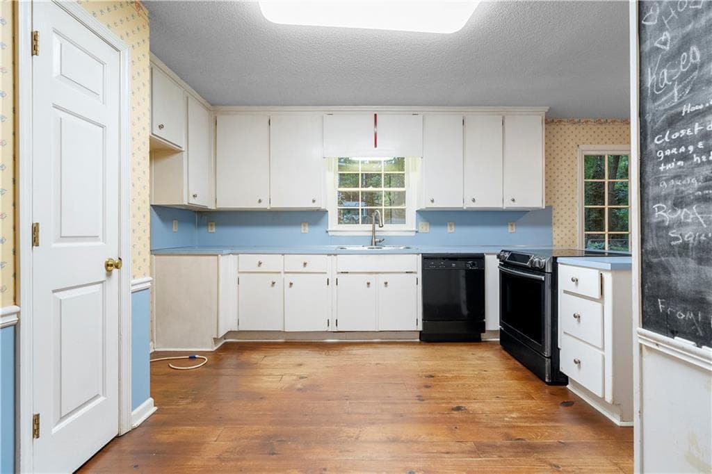 3 bedroom, 2 bathroom, 2,144 sq ft single family residence under contract at 350 Strawberry Wynde, Marietta, GA 30064 — photo 8