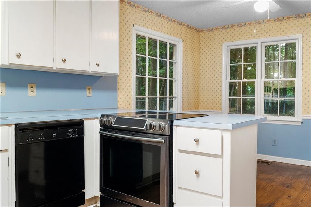 3 bedroom, 2 bathroom, 2,144 sq ft single family residence under contract at 350 Strawberry Wynde, Marietta, GA 30064 — photo 10