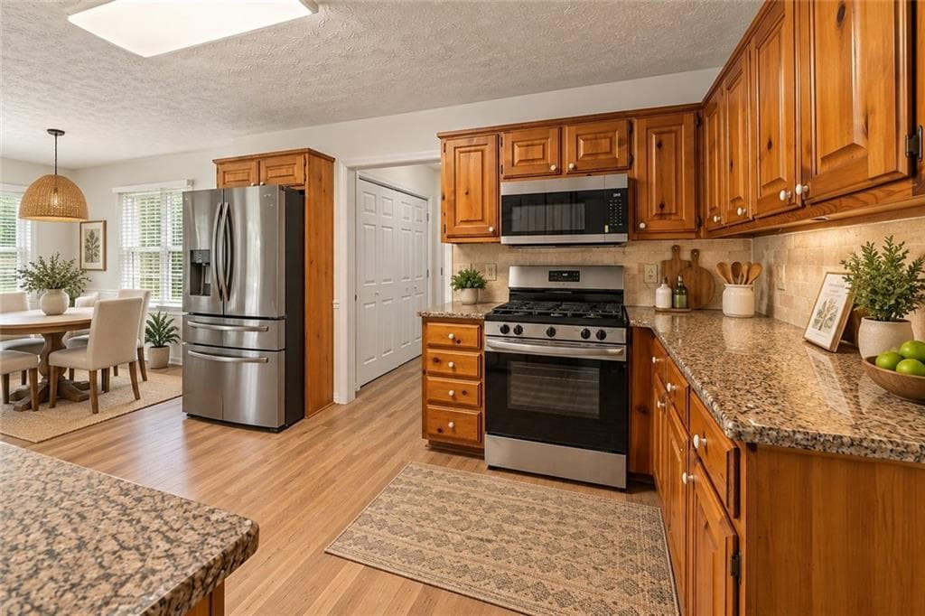 3 bedroom, 2 bathroom, 2,471 sq ft single family residence for sale at 150 Acorn Drive, Mcdonough, GA 30253 — photo 4