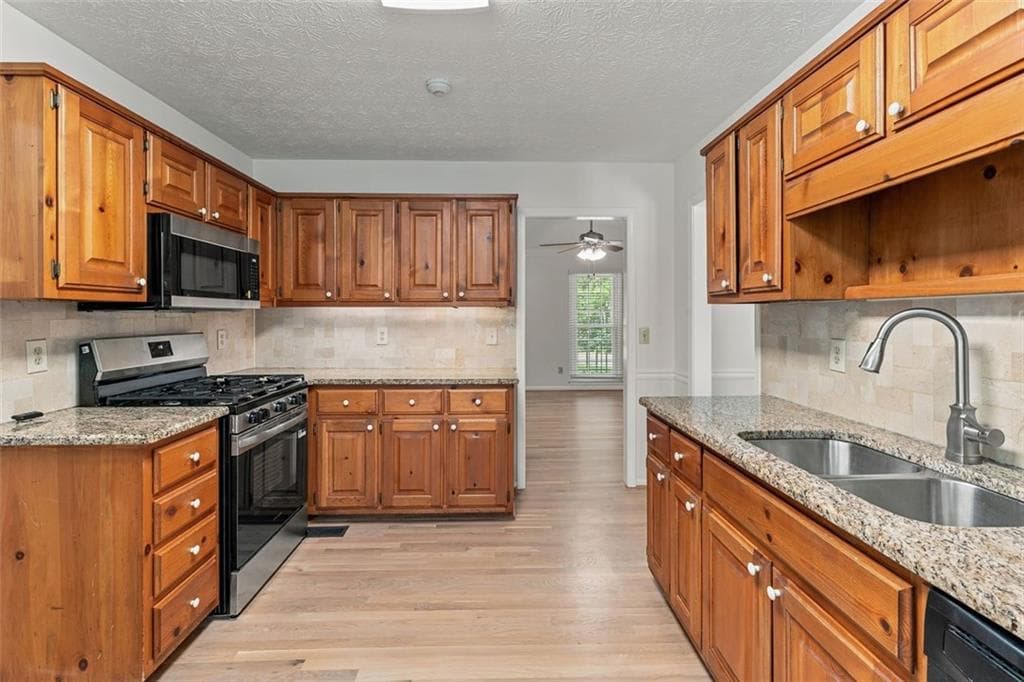 3 bedroom, 2 bathroom, 2,471 sq ft single family residence for sale at 150 Acorn Drive, Mcdonough, GA 30253 — photo 10