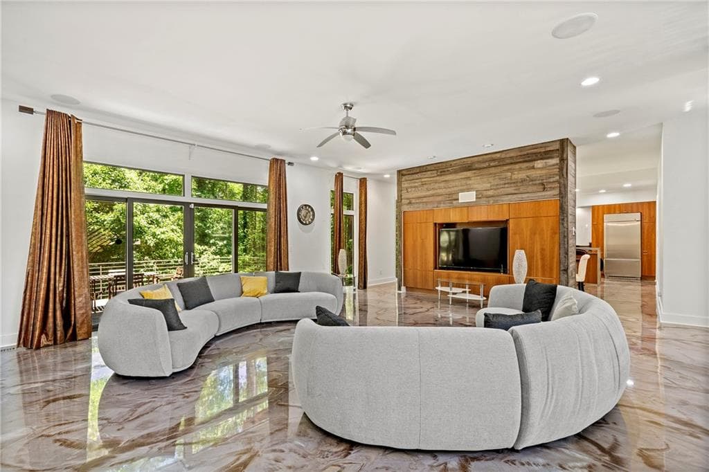 5 bedroom, 4 bathroom, 4,015 sq ft single family residence for sale at 643 Larchmont Circle, Atlanta, GA 30318 — photo 2