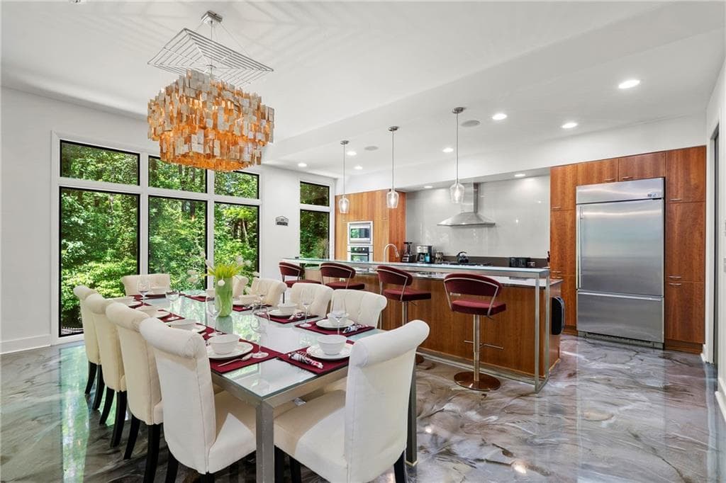 5 bedroom, 4 bathroom, 4,015 sq ft single family residence for sale at 643 Larchmont Circle, Atlanta, GA 30318 — photo 7
