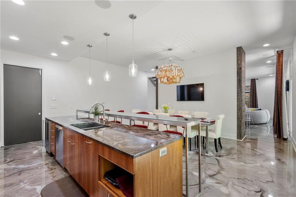 5 bedroom, 4 bathroom, 4,015 sq ft single family residence for sale at 643 Larchmont Circle, Atlanta, GA 30318 — photo 8