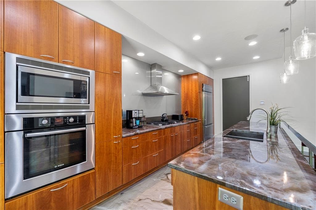 5 bedroom, 4 bathroom, 4,015 sq ft single family residence for sale at 643 Larchmont Circle, Atlanta, GA 30318 — photo 9
