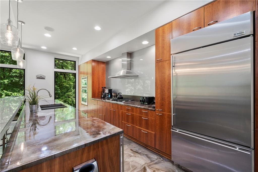 5 bedroom, 4 bathroom, 4,015 sq ft single family residence for sale at 643 Larchmont Circle, Atlanta, GA 30318 — photo 10