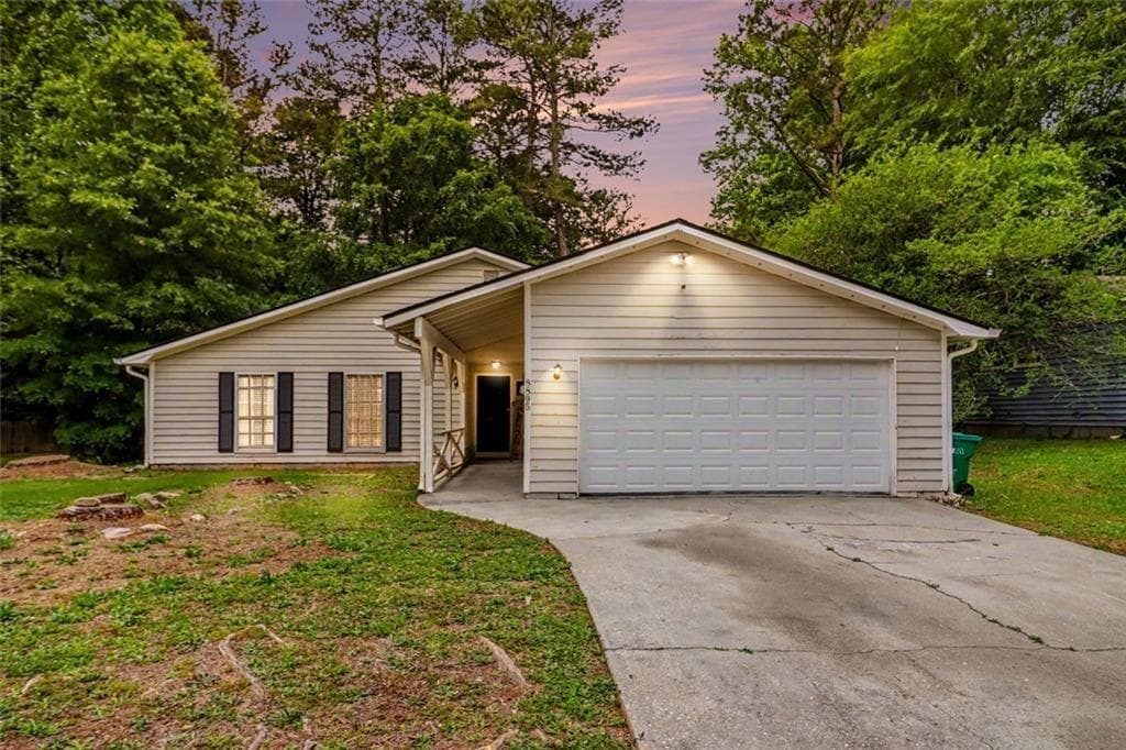 3 bedroom, 2 bathroom, 1,502 sq ft single family residence for sale at 8895 Wesley Place, Jonesboro, GA 30238