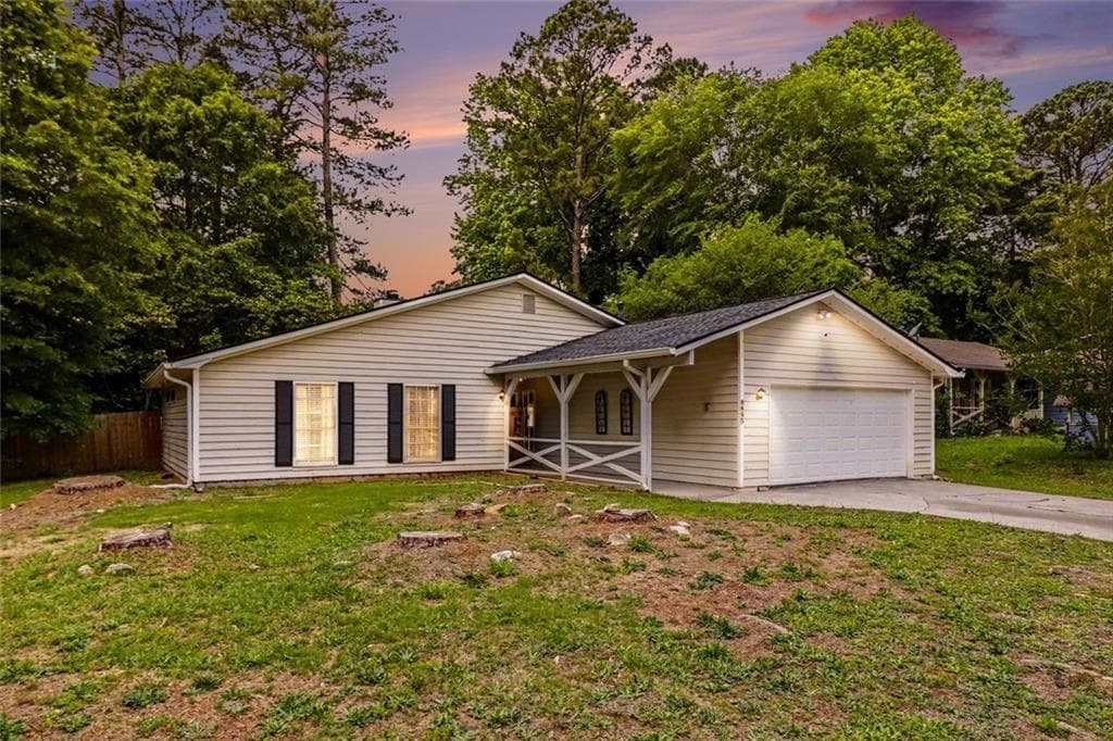 3 bedroom, 2 bathroom, 1,502 sq ft single family residence for sale at 8895 Wesley Place, Jonesboro, GA 30238 — photo 2