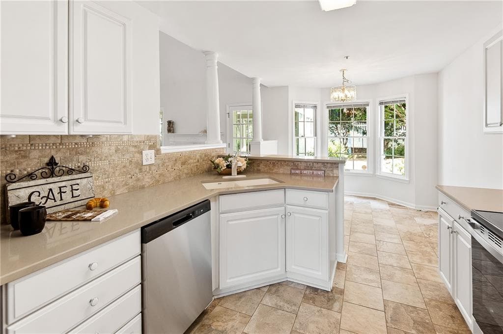 4 bedroom, 3 bathroom, 2,065 sq ft single family residence for sale at 1948 Briar Pond Way, Marietta, GA 30066 — photo 9